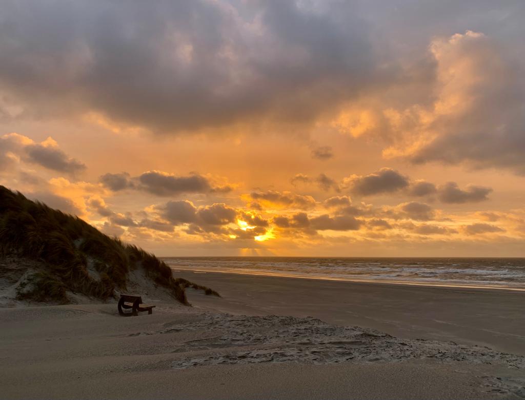 Beleef Ameland strand zee zonsondergang