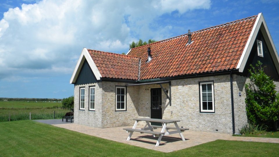 Vakantiehuis met omheinde tuin met huisdier hond Ameland