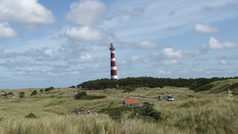 Vuurtoren van Ameland rood witte vuurtoren Hollum Waddeneiland