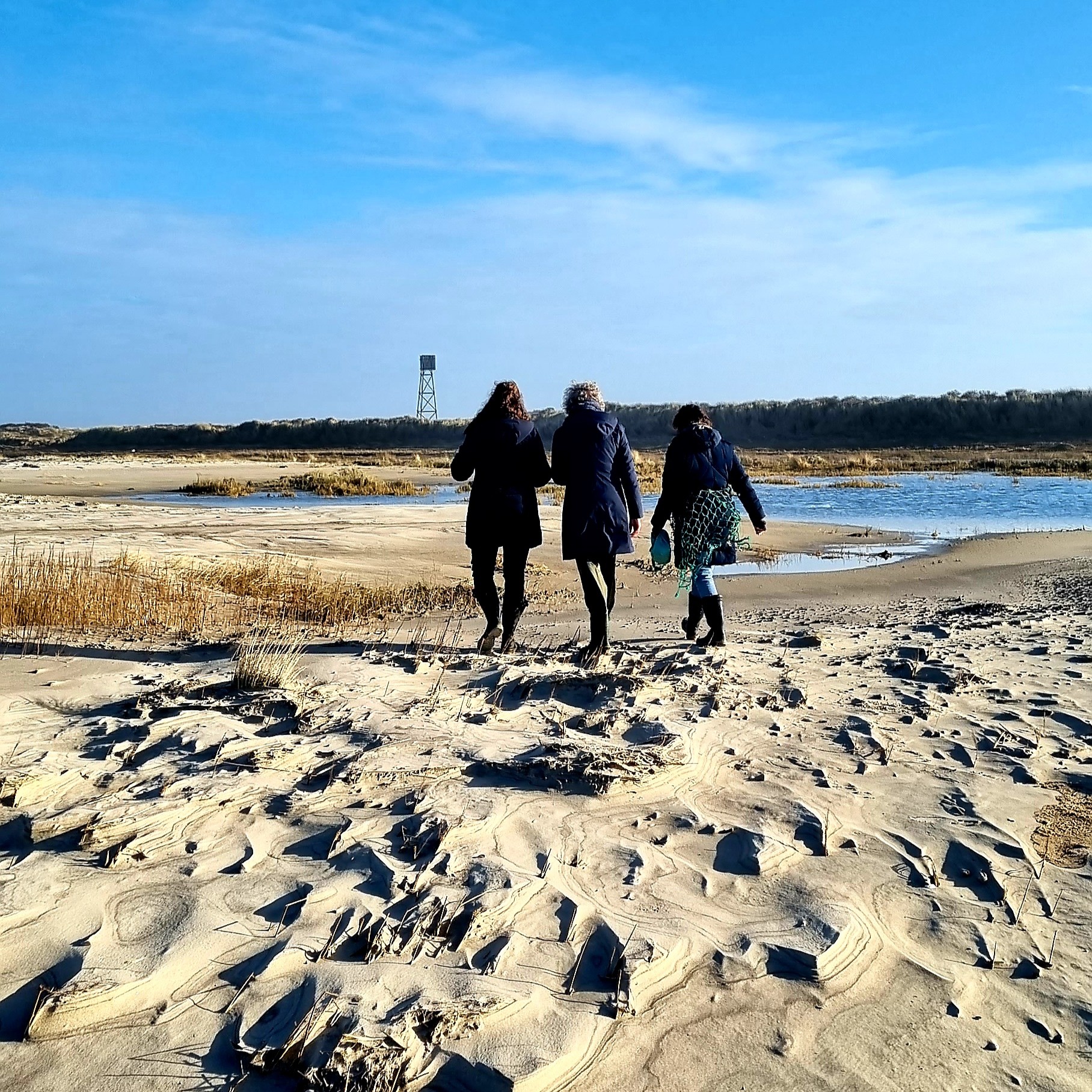 Vriendenweekend Ameland Met de vrienden naar Ameland. Een familieweekend organiseren op Ameland in een groot vakantiehuis. Vriendenweekend, reünie, bedrijfsuitje op Ameland in Nes, Buren, Hollum en Ballum