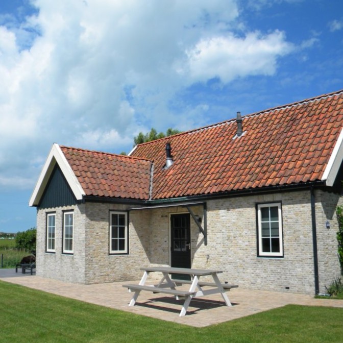 Vakantiehuis met omheinde tuin Ameland Vakantiehuis met omheinde tuin met huisdier hond Ameland