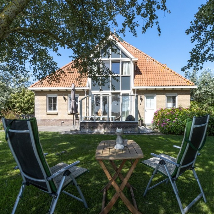 Groepshuis en familieweekend op Ameland Familiehuizen Groepsaccommodaties familieweekend vriendenweekend reünie op Ameland