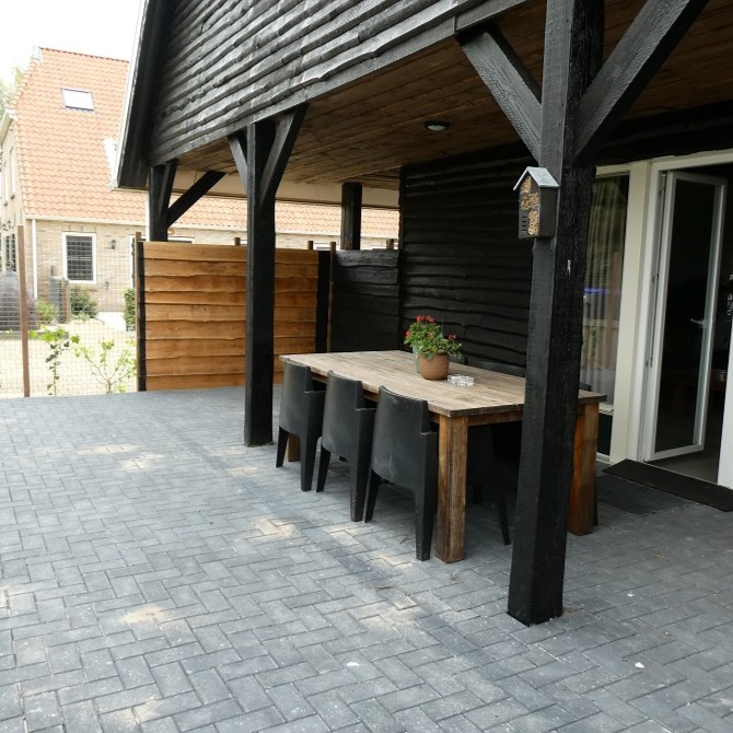 Vakantiehuis met omheinde tuin Vakantiehuis accommodatie vakantieverblijf met omheinde tuin afgesloten tuin op Ameland